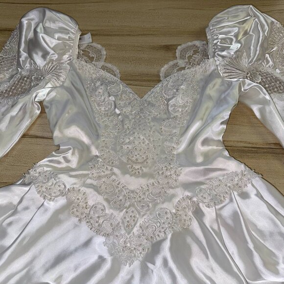 Jean Phoenix Bridal Vintage Wedding Dress with Train - Picture 1 of 15
